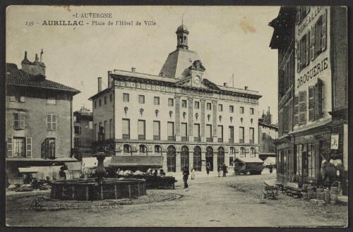 Aurillac – Place de l'Hôtel de Ville