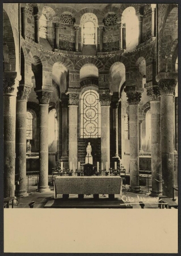 Orcival Coeur de la Basilique du XIIe siècle