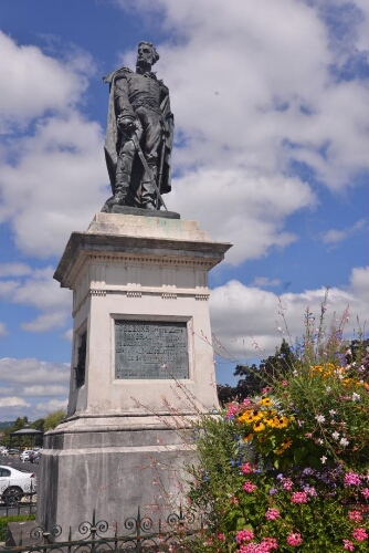 Statue du général Delzons