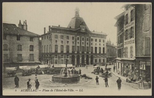 Aurillac - Place de l'Hôtel de Ville